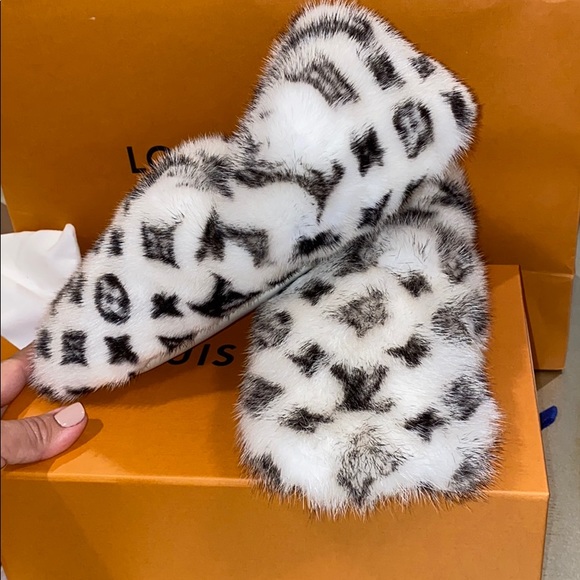 Louis Vuitton DREAMY FLAT LOAFER - Picture 7 of 7